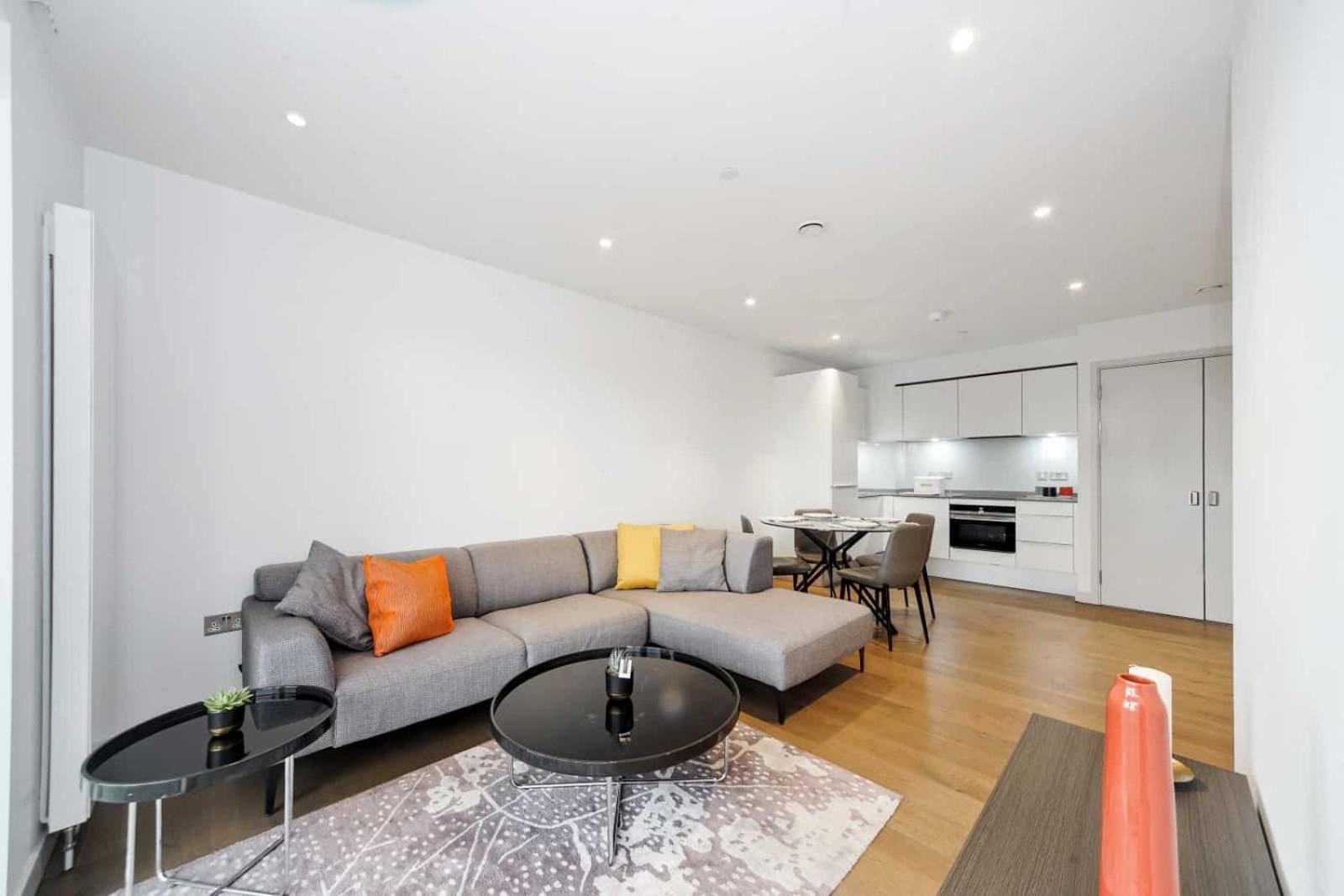 Wonderful Luxury 2br Oasis In Enctre Londra